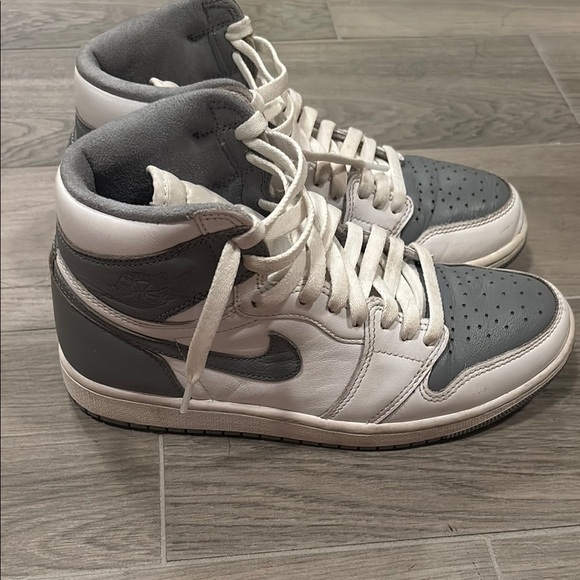 Nike Jordan Men’s Gray and White High-Top Sneakers Size 7 - Picture 1 of 7